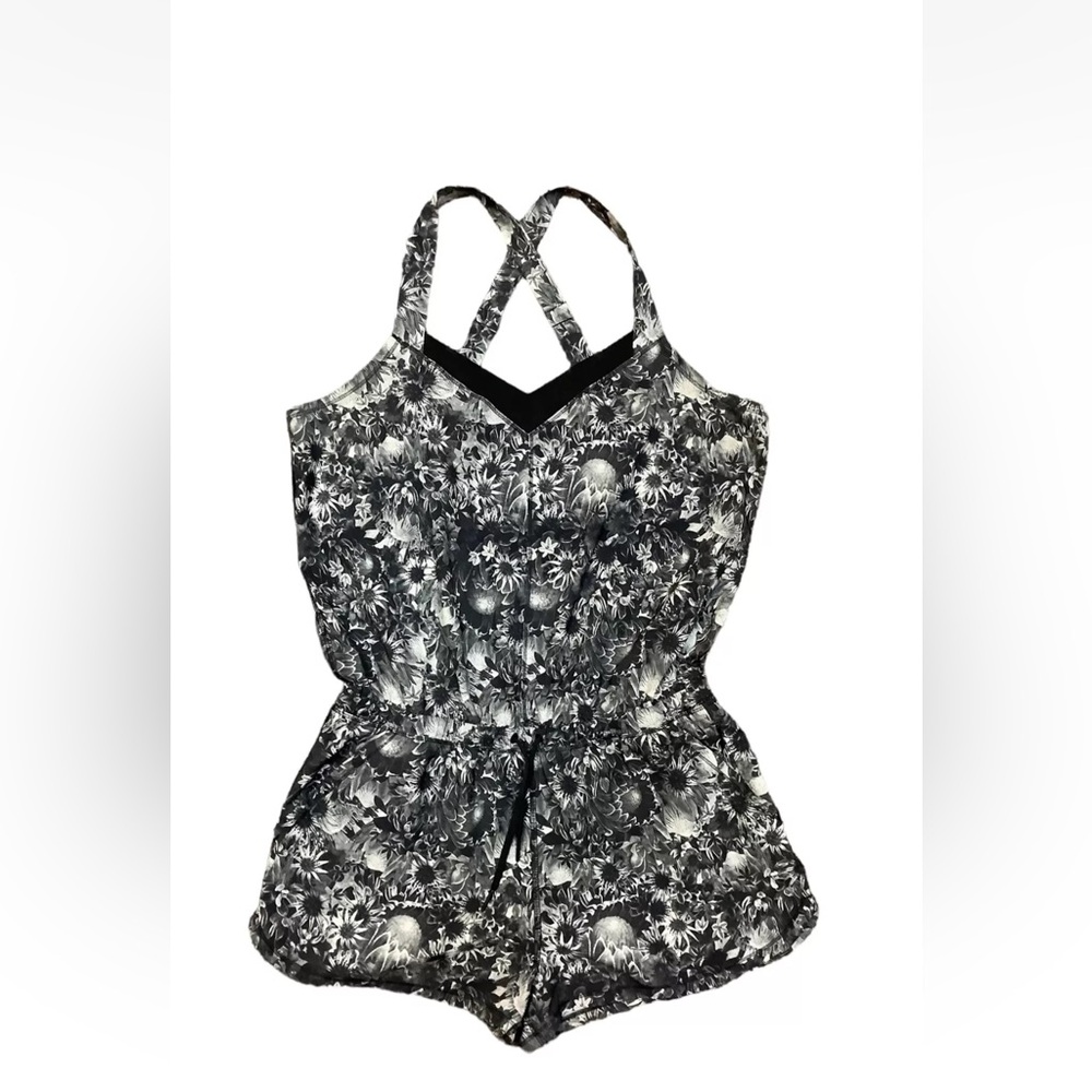 Lululemon The Runsie Daisy Floral Playsuit One Piece Shorts Romper Size 6